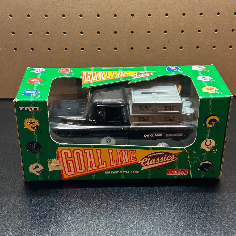 Ertl Goal Line Classics‎ Die Cast Metal Bank Team NFL RAIDERS